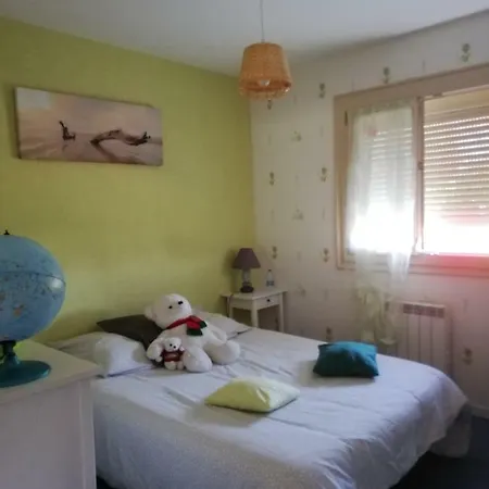 Chambre Calme Piscine Abri Velo Moto Parking Fibre Ubytování v soukromí Vaux-sur-Vienne